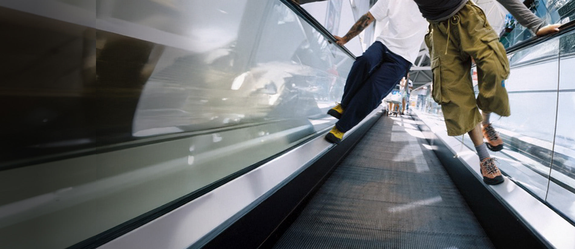 Scarpe KEEN Jasper Zionic da donna lifestyle outdoor, in movimento su passerella mobile