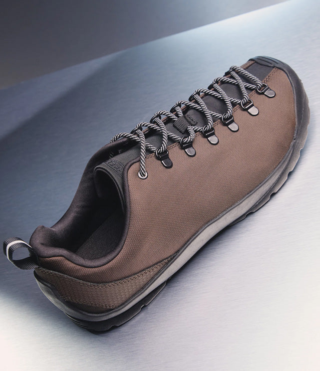 Scarpe KEEN Jasper SE1 e Jasper SE2 TXT della collezione Flux Pack FW26, fotografate in composizioni prodotto dal design contemporaneo.